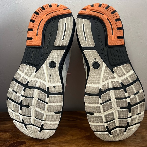 Brooks women’s shoes - Picture 8 of 9